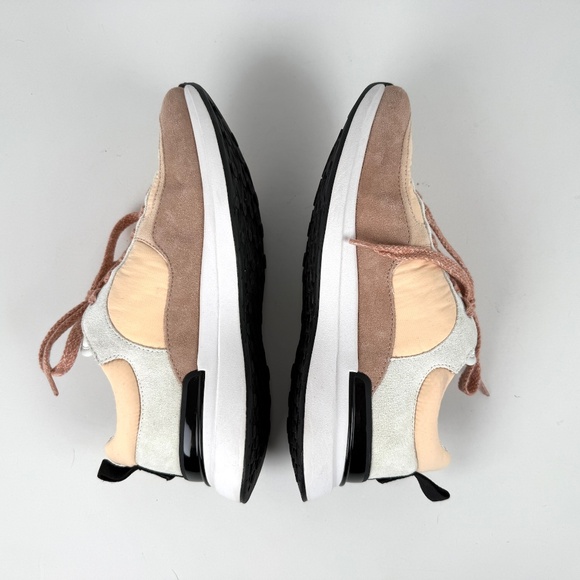 CHANEL CC Interlocking Multicolor Logo Light Beige, Gray 22P Sneakers - Picture 9 of 11